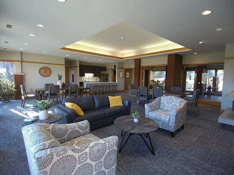 Riverwalk Apartments — Photo 6