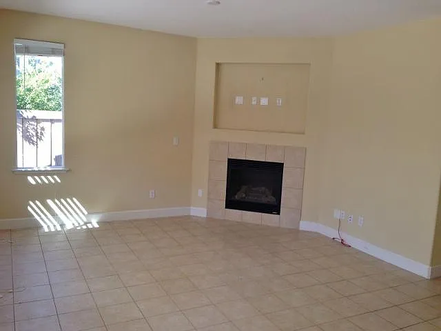 631 Spillman Cir — Photo 3