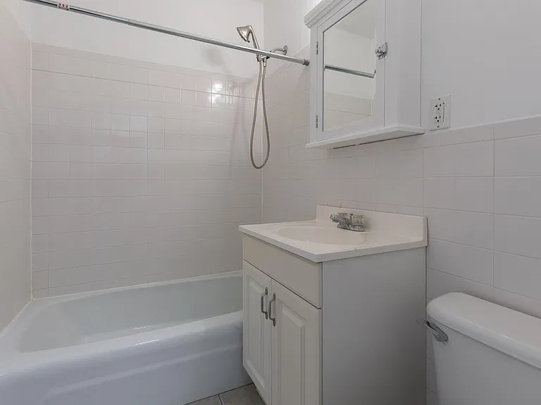 10-22 Yarmouth St — Photo 6