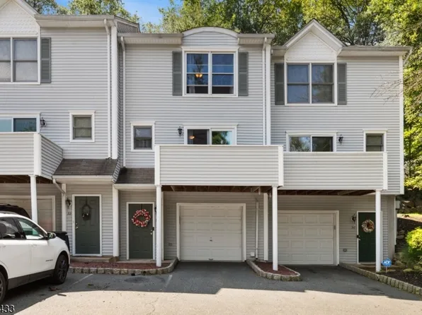 34 Woods Edge Dr, Rockaway Boro, NJ 07866