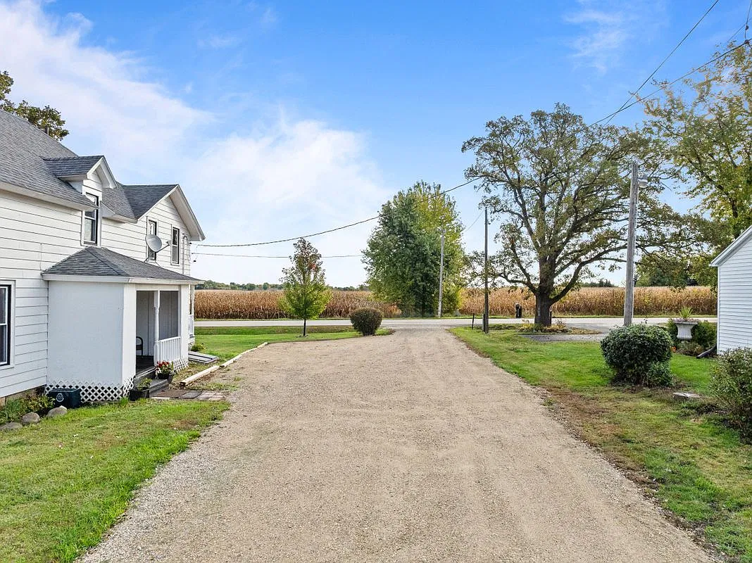 4 bed, 1.0 bath, 1992 sqft, $2,000 — Photo 4