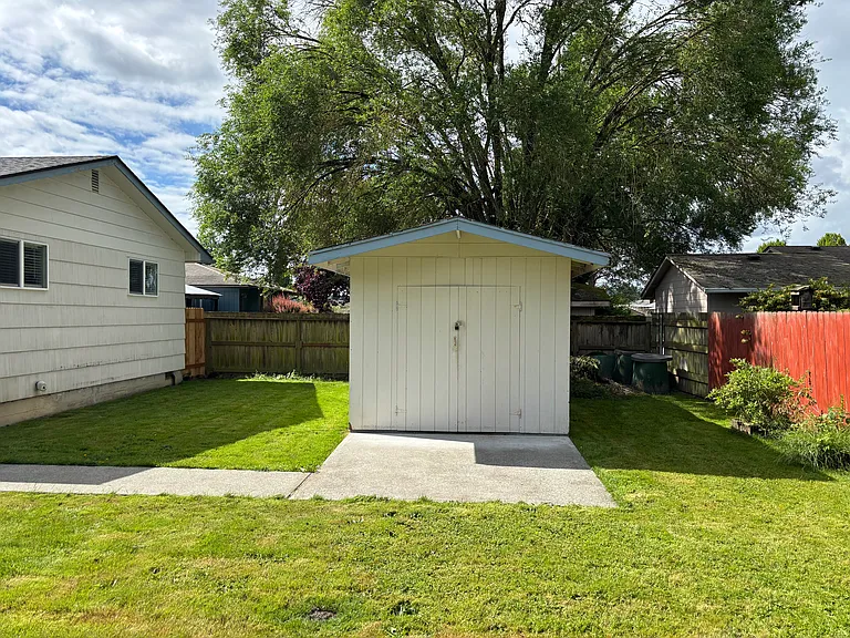 1805 Susan Ave — Photo 13