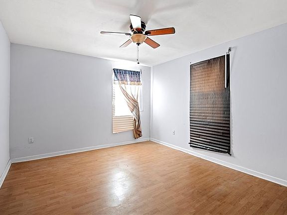 4th image of 4618 Allen St