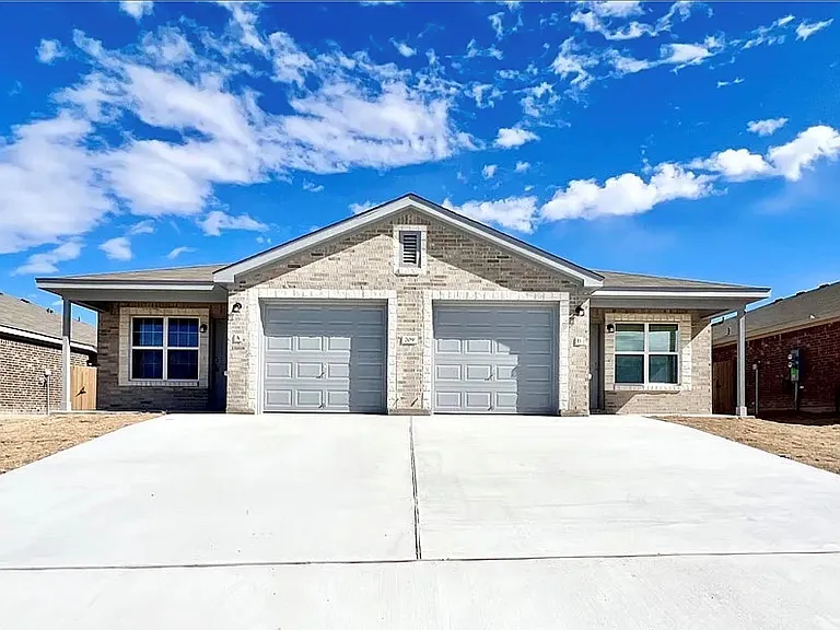 209 Dolphin Dr #B — Photo 1
