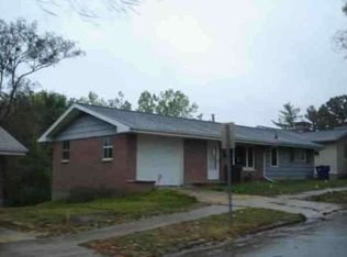 2620 Pershing Blvd, Clinton, IA 52732