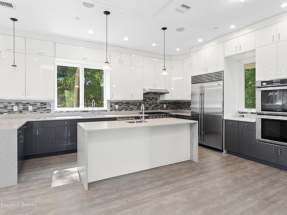 3rd image of 680-14 W 246th St