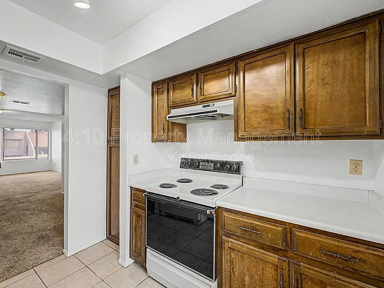 1927 E Hampton Ave #256 — Photo 15