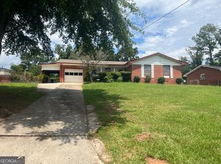 1314 Greenbriar Dr, Griffin, GA 30223