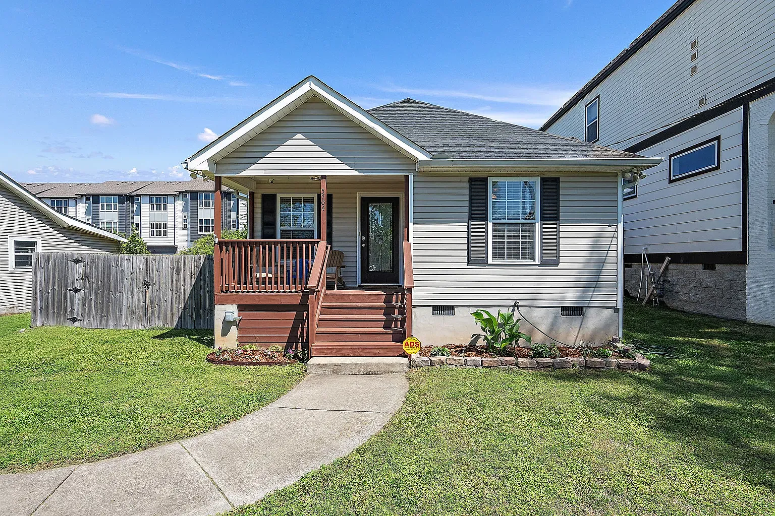3 bed, 1210 sqft, $3,150 — Photo 1