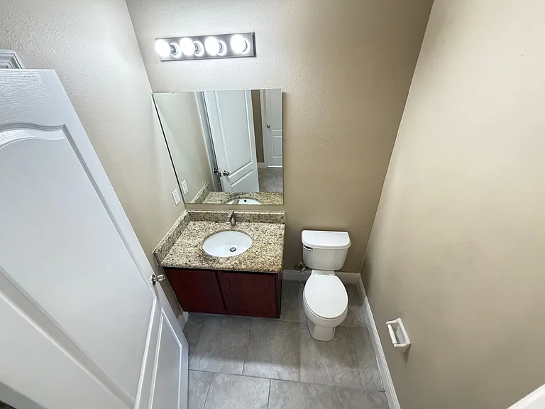 2411 Grasmere View Pkwy N — Photo 30