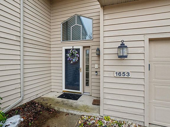 3rd image of 1653 E Harbour Towne Cir