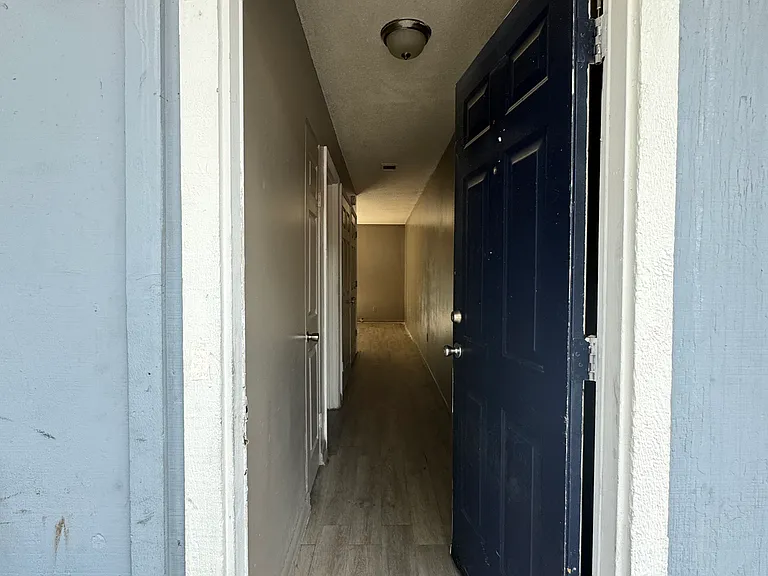 4725 Hoffman Rd #2 — Photo 6