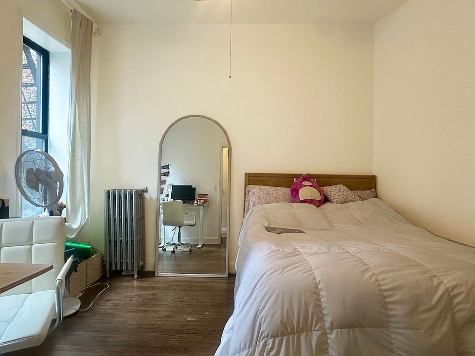 1st image of 215 E 4th St #2