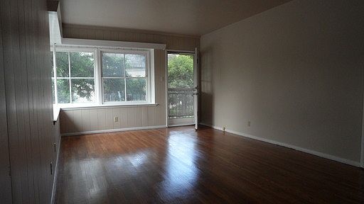 3rd image of 12105 Woodbridge St