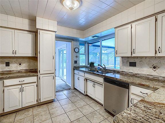 4th image of 121 Browning Cir