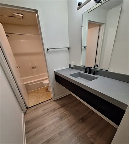 Charlotte Place Apartments — Photo 32