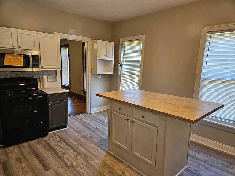 810 E Stewart St — Photo 6