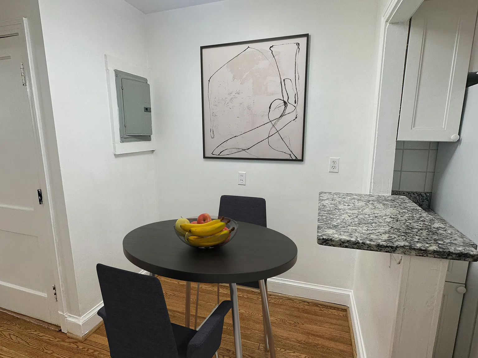 1 bed, 880 sqft, $2,000 — Photo 4