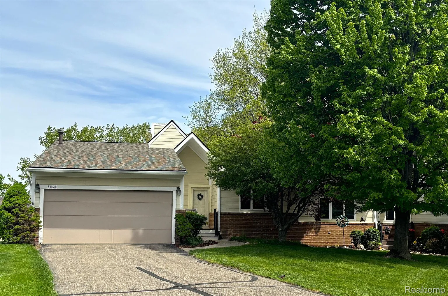 34060 Hillside Ct photo 1