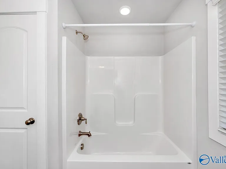 100 River Springs Ct — Photo 26