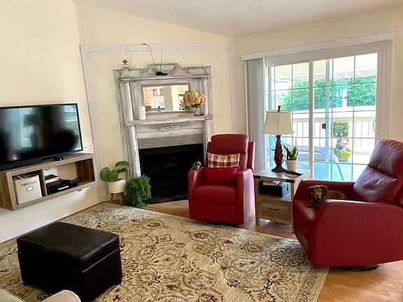 4th image of 5 E Stonington Dr