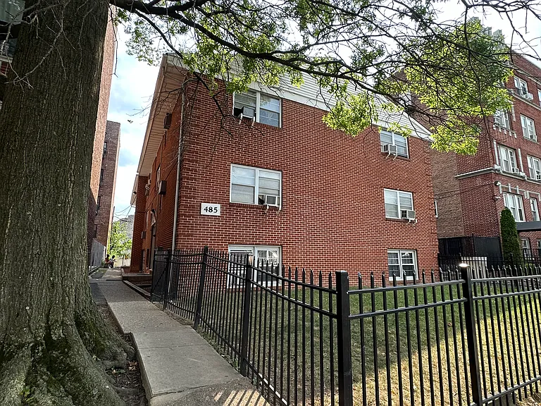 485 William St #A3 — Photo 1