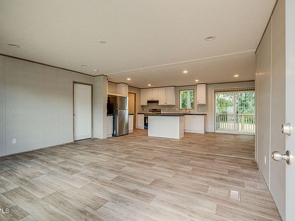 4th image of 617 Drake Ave