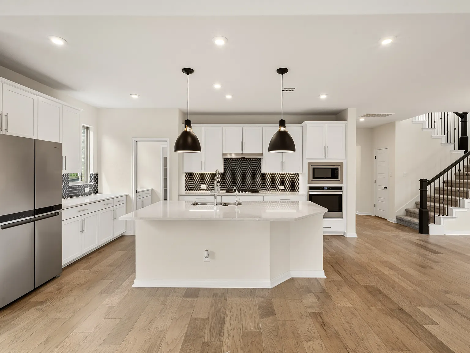 4 bed, 2719 sqft, $2,750 — Photo 3