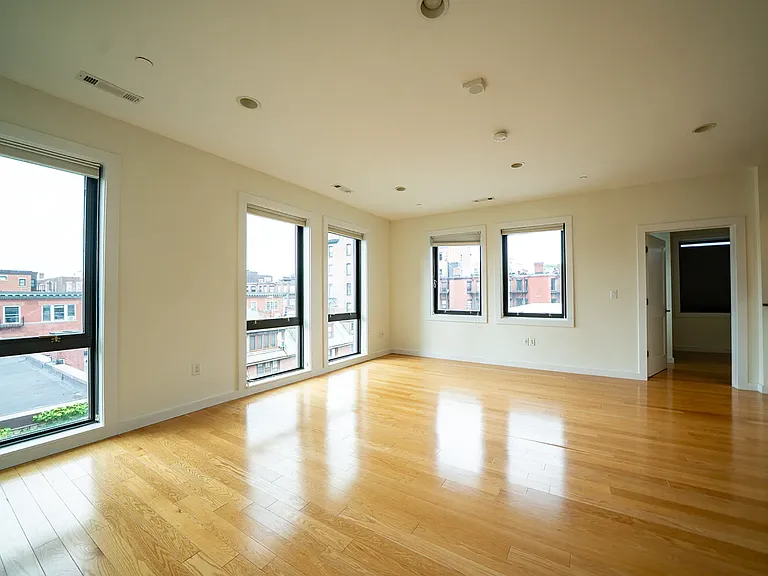 13 Aberdeen St #402J — Photo 4