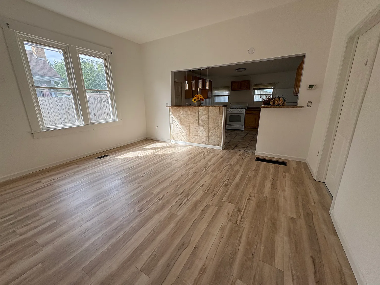 705 E Broadway St — Photo 3