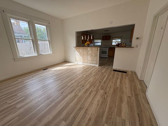 3rd image of 705 E Broadway St