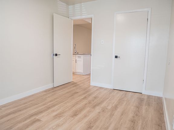5th image of 1643 Woodruff Ave #4
