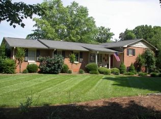 609 N Main St, King, NC 27021