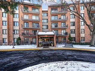 601 Lake Hinsdale Dr APT 112, Willowbrook, IL 60527