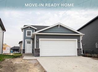 6782 Meadow View Dr S, Fargo, ND 58104