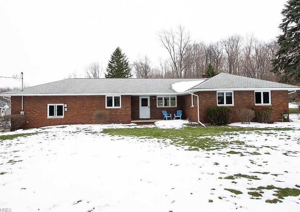BEAUTIFUL BRICK RANCH ON 2.2 ACRES IN SOUTH MENTOR!