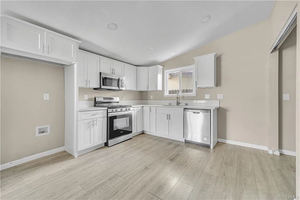 5 bed, 1420 sqft, $3,400 — Photo 2