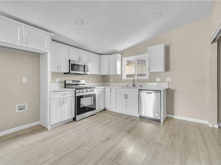 1041 W Avenue H2 — Photo 2