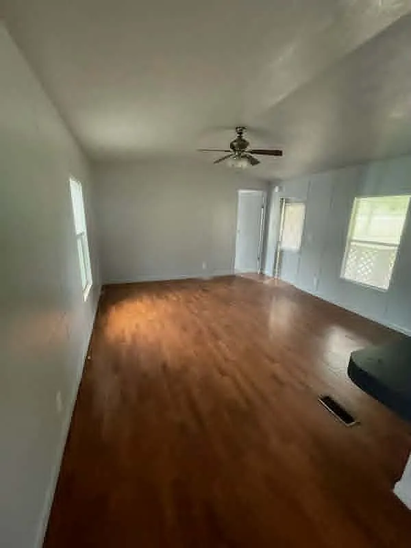 2 bed, 1.0 bath, $600 — Photo 3