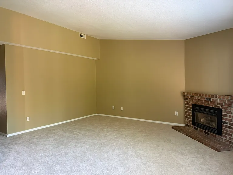 living room w/gas fireplace