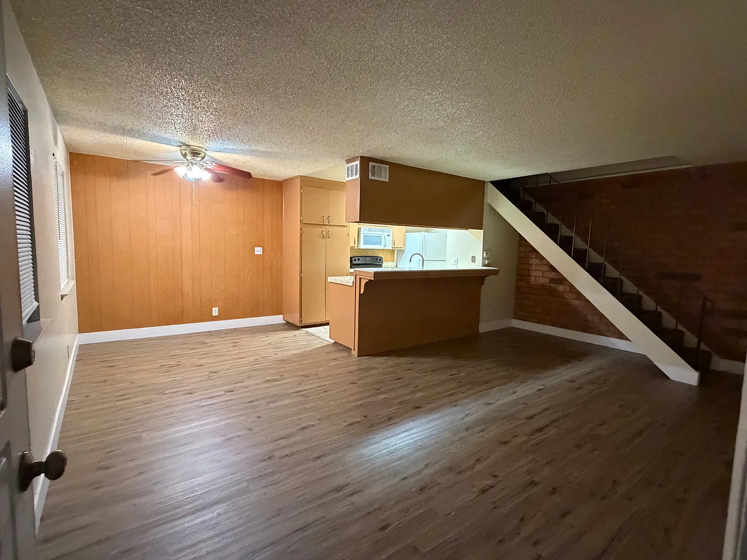 2 bed, 840 sqft, $1,575 — Photo 4