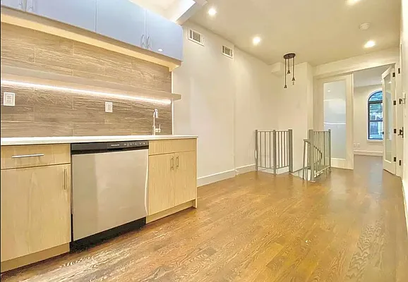 Rented by Doorway NYC, LLC | media 1