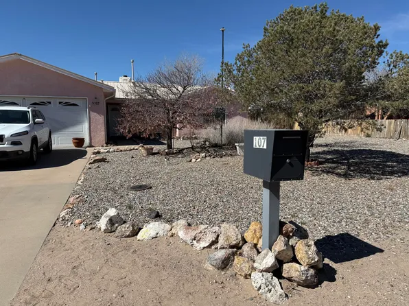 107 2nd St SE, Rio Rancho, NM 87124