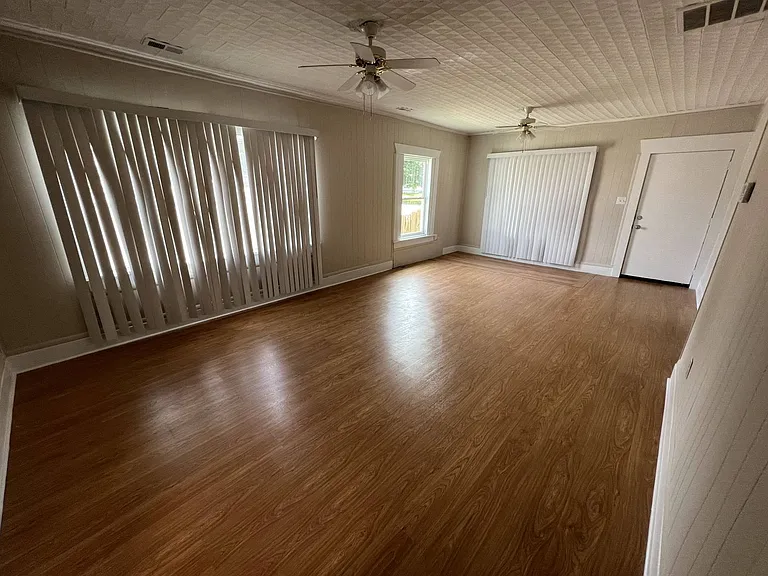 104 S Washington Ave — Photo 19