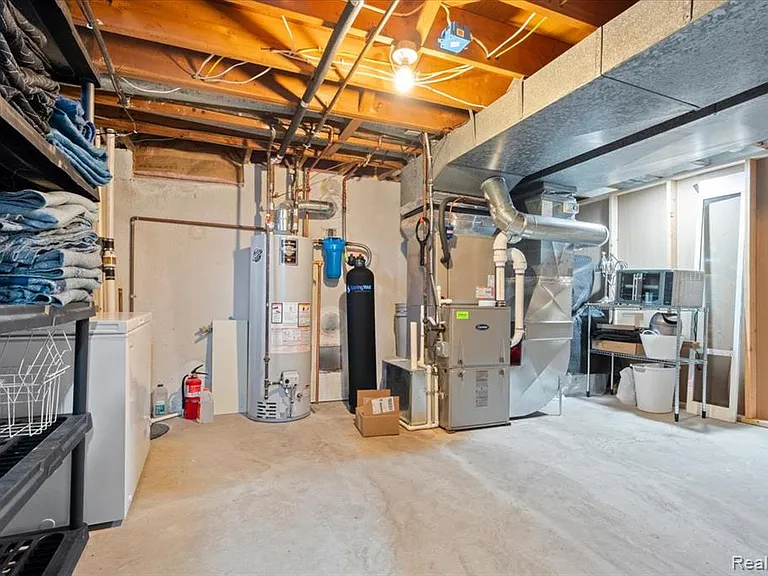 5476 Van Ness Dr — Photo 45