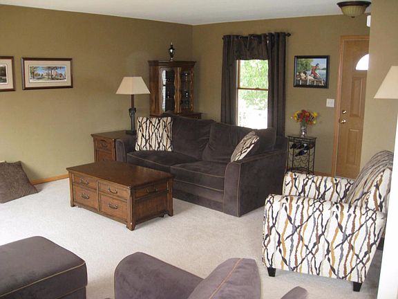 3rd image of 1123 Dresser Ave