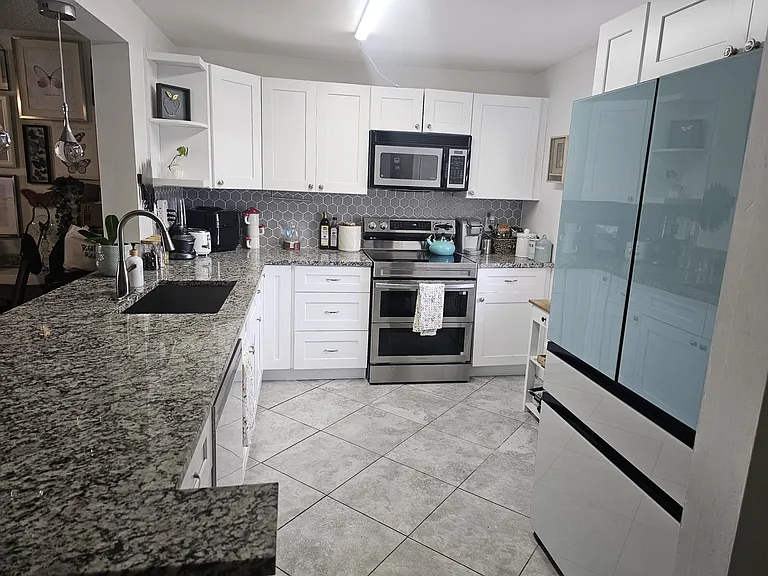 301 SE 3rd St #107 — Photo 4