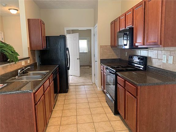 4th image of 40 Providence Oak Ln