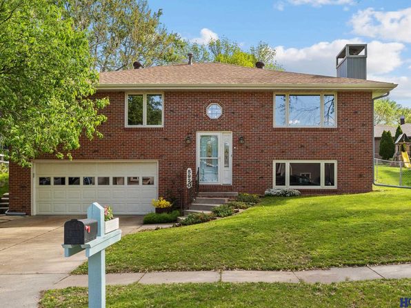 5920 Spruce St, Lincoln, NE 68516