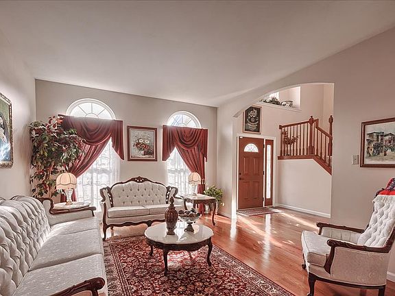 5th image of 651 Fox Hill Estates Dr
